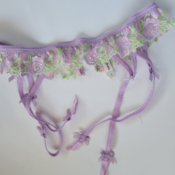 For Love and Lemons Berry Floral Garter Belt Size Small NWOT - Picture 2 of 7